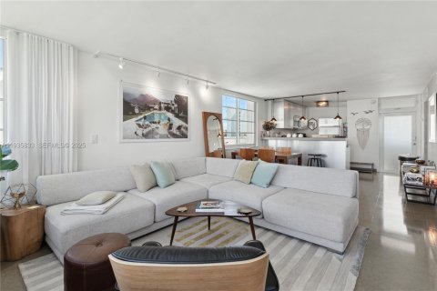 Condominio en venta en Miami Beach, Florida, 1 dormitorio, 70.33 m2 № 2003626 - foto 2