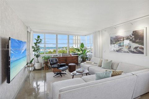 Condominio en Miami Beach, Florida, 1 dormitorio  № 2003626