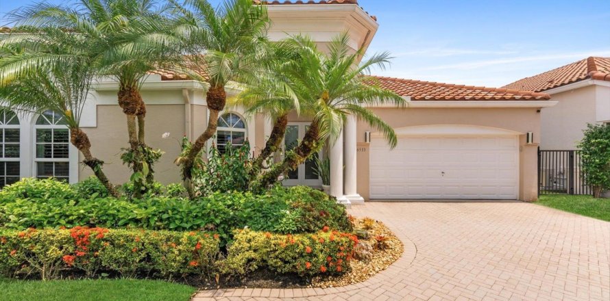 House in Boca Raton, Florida 3 bedrooms, 286.7 sq.m. № 2188448