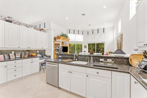 House in Boca Raton, Florida 3 bedrooms, 286.7 sq.m. № 2188448 - photo 17