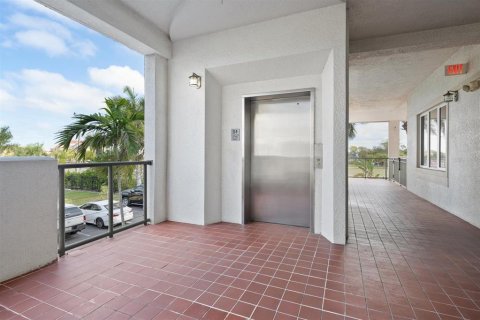 Copropriété à vendre à Apollo Beach, Floride: 4 chambres, 201.97 m2 № 2142361 - photo 4