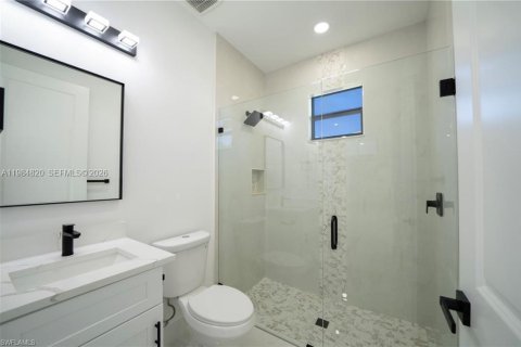 Купить виллу или дом в Лихай-Эйкерс, Флорида 4 спальни, 179.02м2, № 2051375 - фото 13