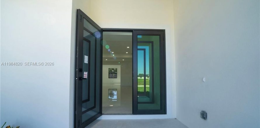 Дом в Лихай-Эйкерс, Флорида 4 спальни, 179.02м2 № 2051375