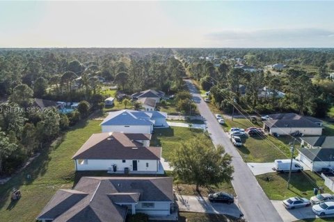 Купить виллу или дом в Лихай-Эйкерс, Флорида 4 спальни, 179.02м2, № 2051375 - фото 24