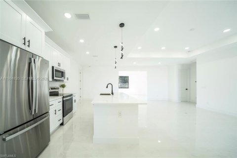 Купить виллу или дом в Лихай-Эйкерс, Флорида 4 спальни, 179.02м2, № 2051375 - фото 6