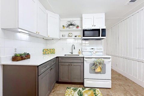 Condo in Clermont, Florida, 2 bedrooms № 2226312 - photo 3