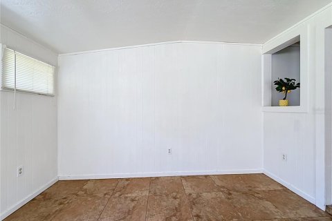 Condo in Clermont, Florida, 2 bedrooms № 2226312 - photo 10