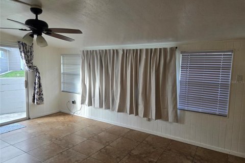 Condo in Clermont, Florida, 2 bedrooms № 2226312 - photo 13