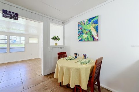 Condo in Clermont, Florida, 2 bedrooms № 2226312 - photo 6
