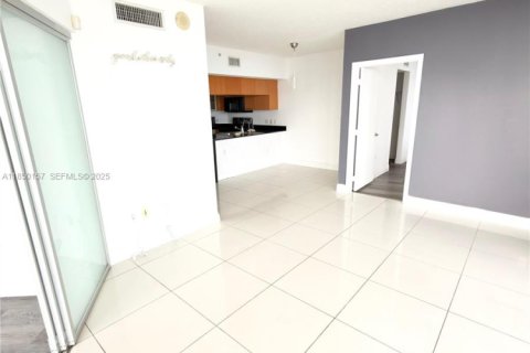 Condo in Miami, Florida, 2 bedrooms № 1857124 - photo 11