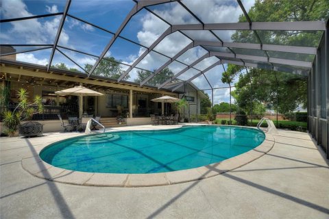 House in Winter Haven, Florida 4 bedrooms, 251.77 sq.m. № 1873332 - photo 9