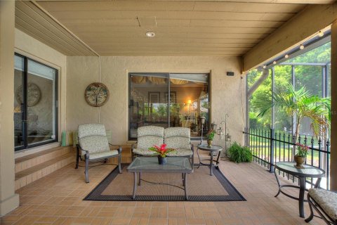 House in Winter Haven, Florida 4 bedrooms, 251.77 sq.m. № 1873332 - photo 15