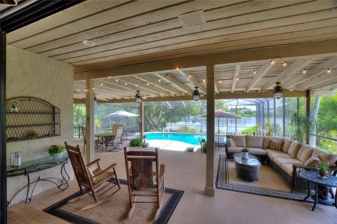 House in Winter Haven, Florida 4 bedrooms, 251.77 sq.m. № 1873332 - photo 4
