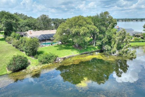 House in Winter Haven, Florida 4 bedrooms, 251.77 sq.m. № 1873332 - photo 3