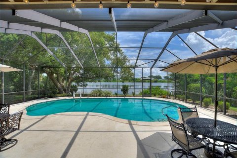 House in Winter Haven, Florida 4 bedrooms, 251.77 sq.m. № 1873332 - photo 5