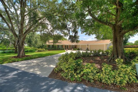House in Winter Haven, Florida 4 bedrooms, 251.77 sq.m. № 1873332 - photo 1