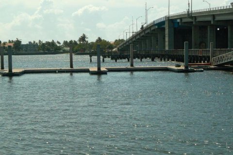 Condo in Lake Worth, Florida, 2 bedrooms  № 1188532 - photo 1