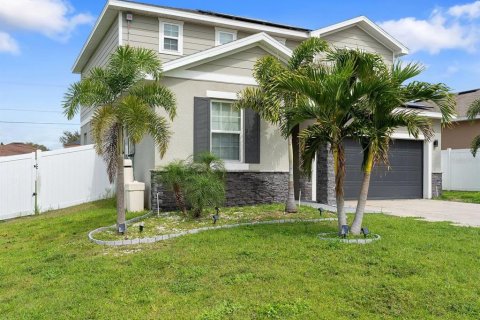 House in Dundee, Florida 4 bedrooms, 189.15 sq.m. № 1531725 - photo 4