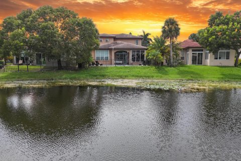 Villa ou maison à vendre à Parkland, Floride: 4 chambres, 264.03 m2 № 2409229 - photo 2