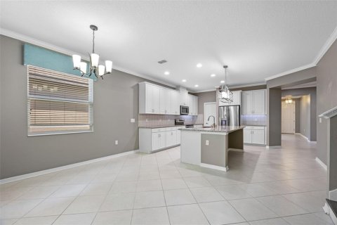 Casa en venta en Orlando, Florida, 4 dormitorios, 314.38 m2 № 1888499 - foto 12