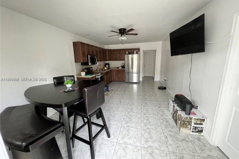 Propiedad comercial en venta en Miami Gardens, Florida, 240.62 m2 № 1993972 - foto 8