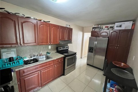 Propiedad comercial en venta en Miami Gardens, Florida, 240.62 m2 № 1993972 - foto 6