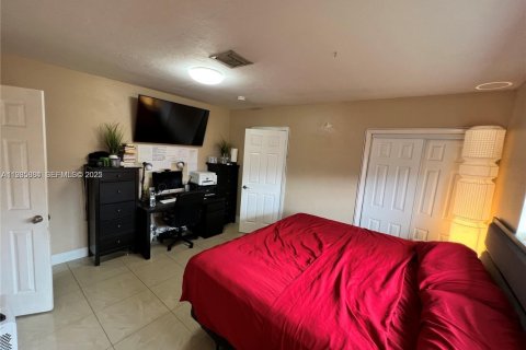 Propiedad comercial en venta en Miami Gardens, Florida, 240.62 m2 № 1993972 - foto 14