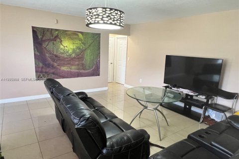 Propiedad comercial en venta en Miami Gardens, Florida, 240.62 m2 № 1993972 - foto 7