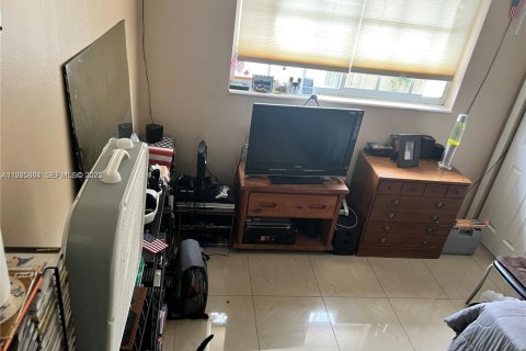 Propiedad comercial en venta en Miami Gardens, Florida, 240.62 m2 № 1993972 - foto 17