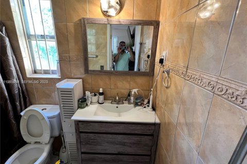 Propiedad comercial en venta en Miami Gardens, Florida, 240.62 m2 № 1993972 - foto 10