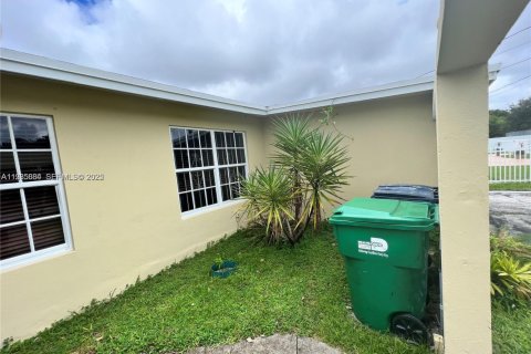 Commercial property in Miami Gardens, Florida 240.62 sq.m. № 1993972 - photo 29