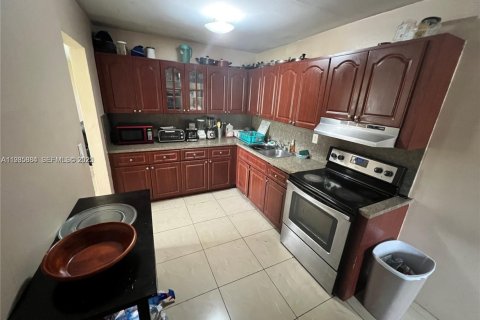 Propiedad comercial en venta en Miami Gardens, Florida, 240.62 m2 № 1993972 - foto 13