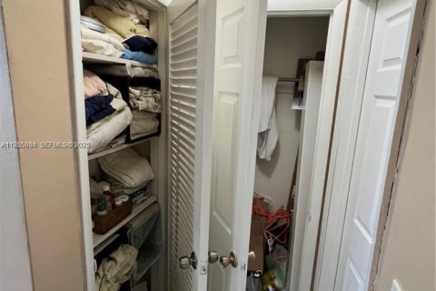 Propiedad comercial en venta en Miami Gardens, Florida, 240.62 m2 № 1993972 - foto 16