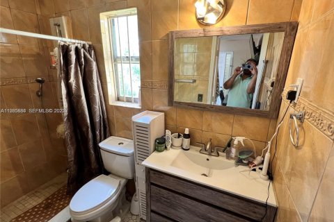 Propiedad comercial en venta en Miami Gardens, Florida, 240.62 m2 № 1993972 - foto 12