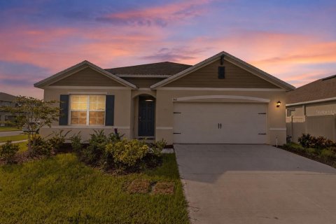 House in Davenport, Florida 4 bedrooms, 173.45 sq.m. № 2111458