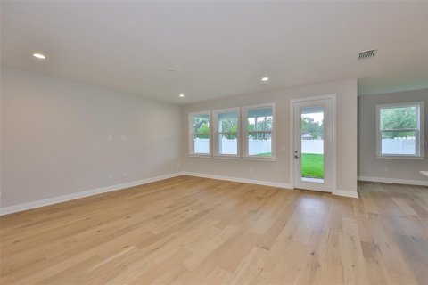 House in Tampa, Florida 4 bedrooms, 344.2 sq.m. № 1666869 - photo 8