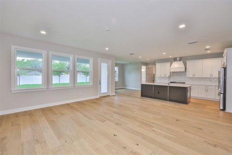 House in Tampa, Florida 4 bedrooms, 344.2 sq.m. № 1666869 - photo 11