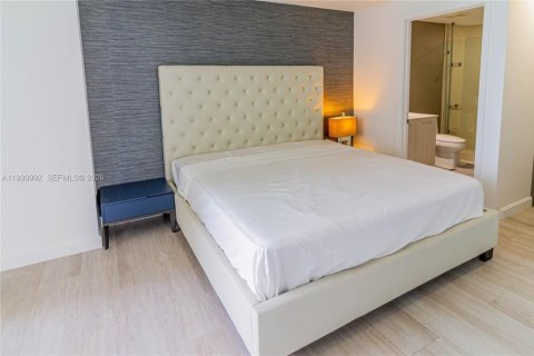 Снять в аренду кондоминиум в Майами, Флорида 2 спальни, 96.8м2, № 2080111 - фото 10