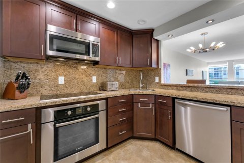 Condo in Hallandale Beach, Florida, 1 bedroom  № 1949685 - photo 19
