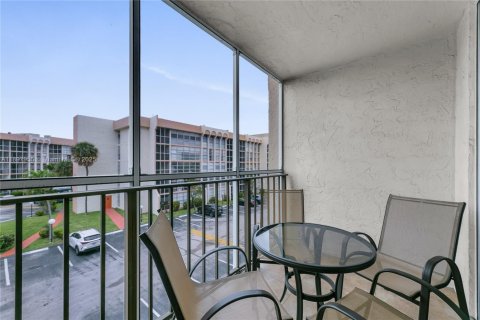Condo in Hallandale Beach, Florida, 1 bedroom  № 1949685 - photo 7