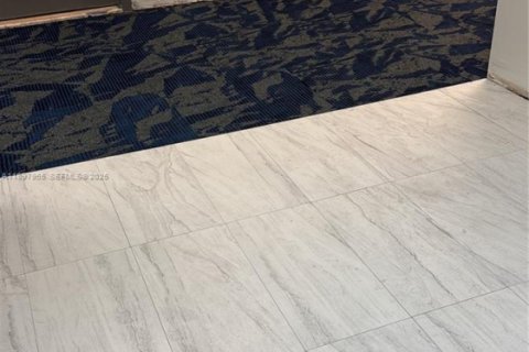 Condo in Hallandale Beach, Florida, 1 bedroom  № 1949685 - photo 24