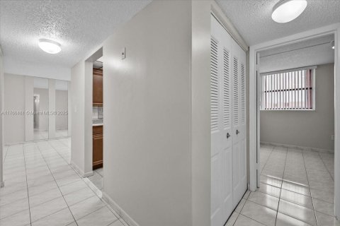 Condo in Miami, Florida, 2 bedrooms  № 1727360 - photo 14