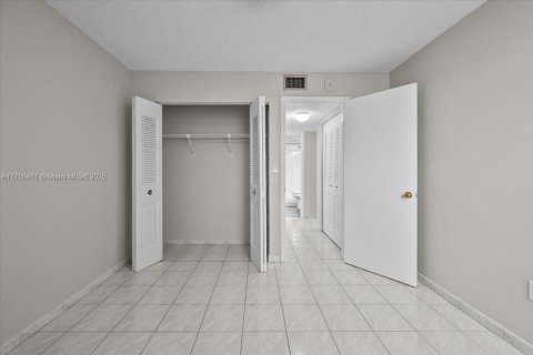 Condo in Miami, Florida, 2 bedrooms  № 1727360 - photo 19