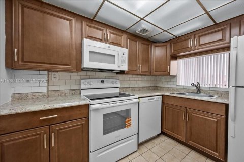 Condo in Miami, Florida, 2 bedrooms  № 1727360 - photo 11