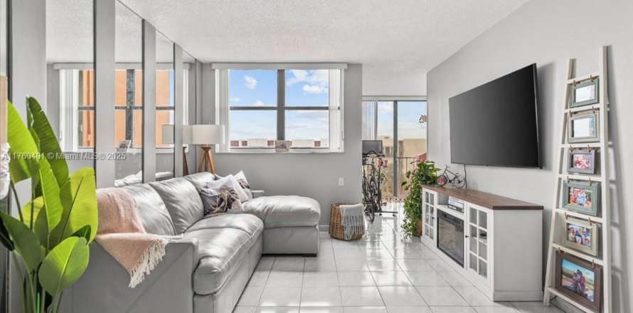 Condo in Miami, Florida, 2 bedrooms  № 1727360