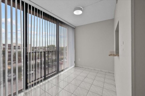 Condo in Miami, Florida, 2 bedrooms  № 1727360 - photo 8