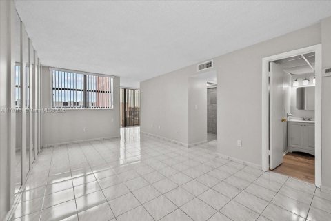 Condo in Miami, Florida, 2 bedrooms  № 1727360 - photo 4