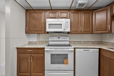 Condo in Miami, Florida, 2 bedrooms  № 1727360 - photo 12