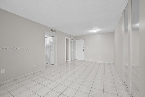 Condo in Miami, Florida, 2 bedrooms  № 1727360 - photo 6