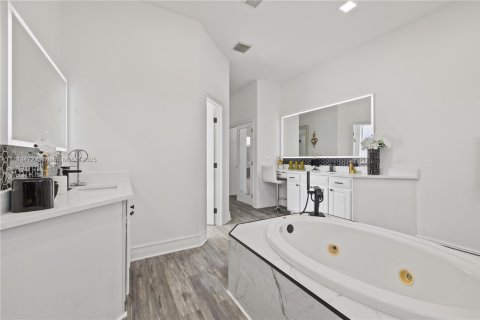 House in Lehigh Acres, Florida 5 bedrooms № 1864038 - photo 28